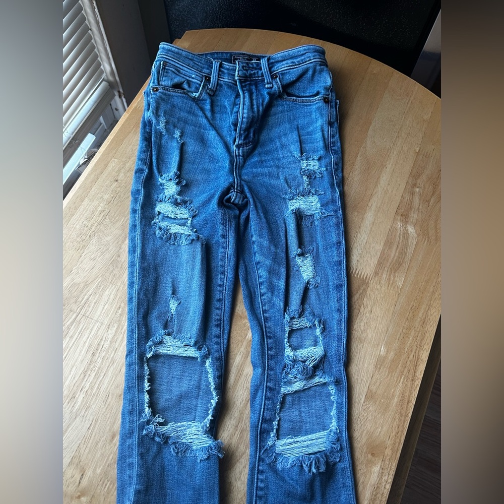 24 Abercrombie & Fitch jeans